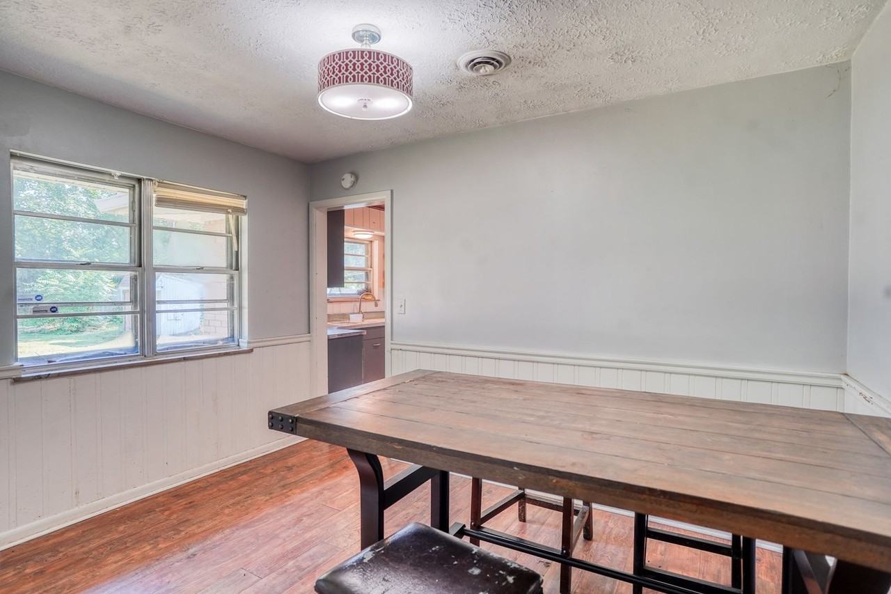 2920 Highwoods Dr - Photo 4 of 15