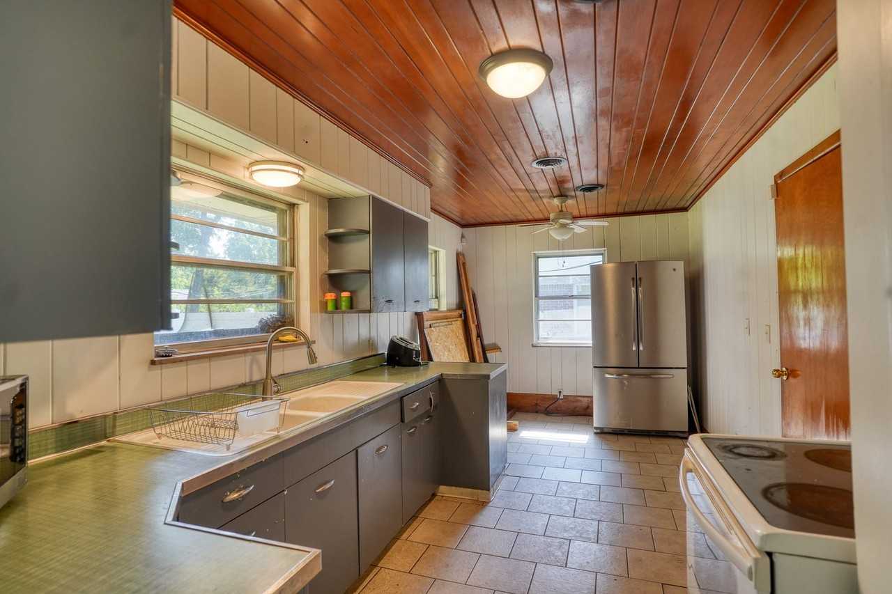 2920 Highwoods Dr - Photo 6 of 15