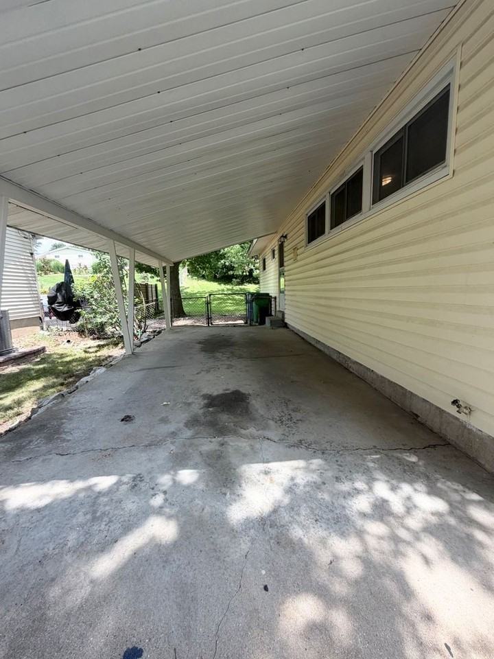 621 Pinellas Dr - Photo 2 of 20