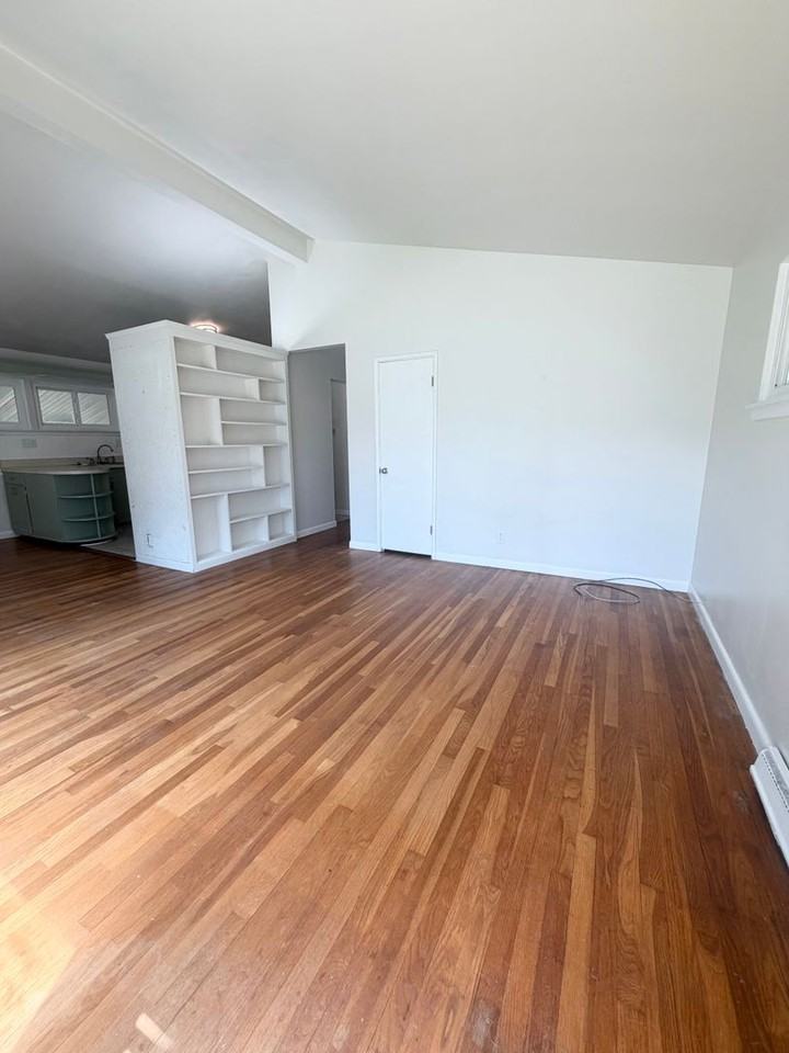 621 Pinellas Dr - Photo 5 of 20