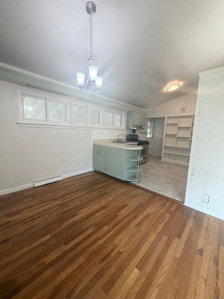 621 Pinellas Dr - Photo 7 of 20