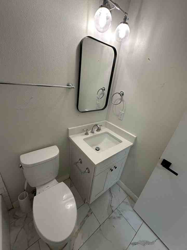 The District Apartments - Photo 6 of 23
