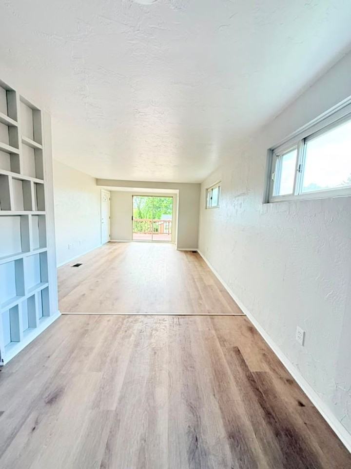 129 Windsor Dr - Photo 3 of 15