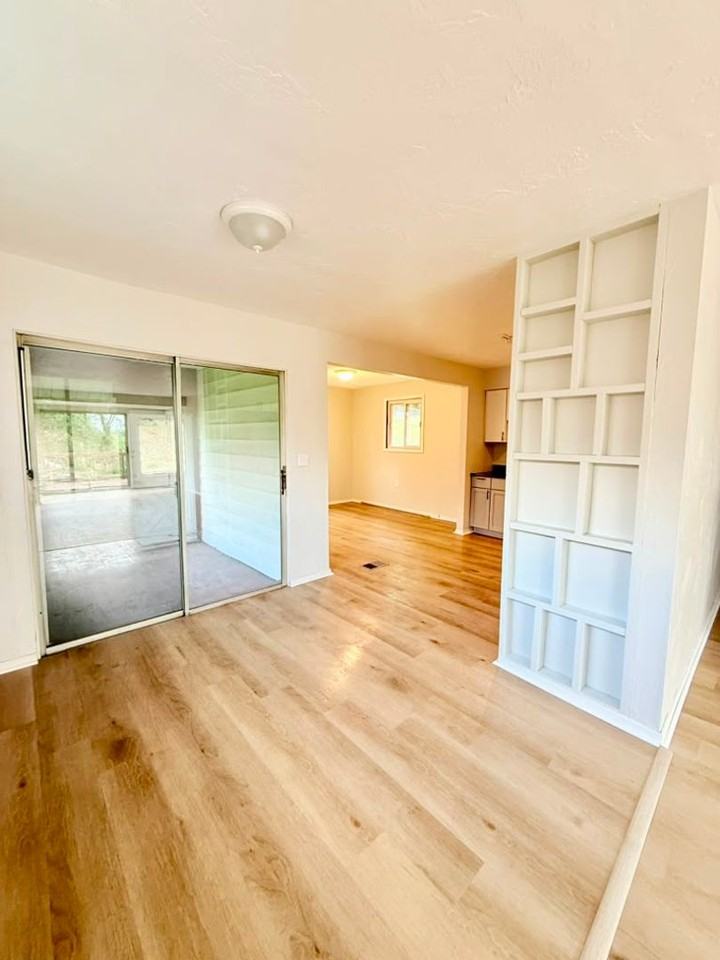 129 Windsor Dr - Photo 4 of 15