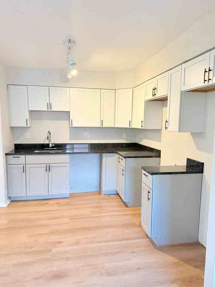 129 Windsor Dr - Photo 5 of 15