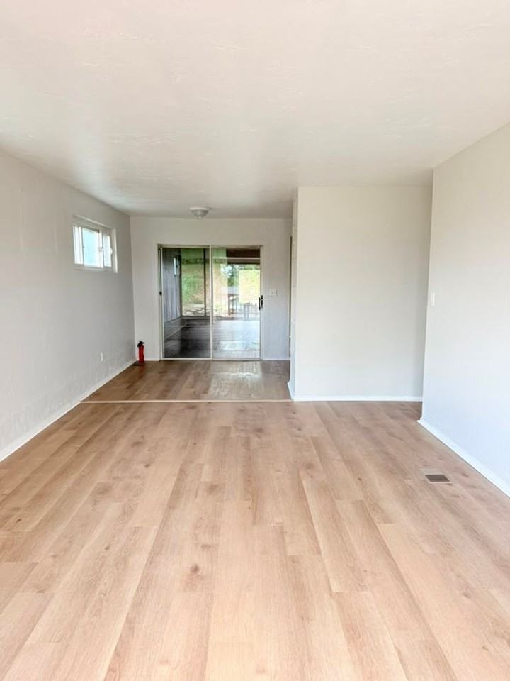 129 Windsor Dr - Photo 6 of 15