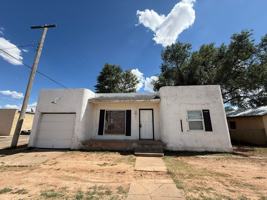 featured image of 709 E 14th St