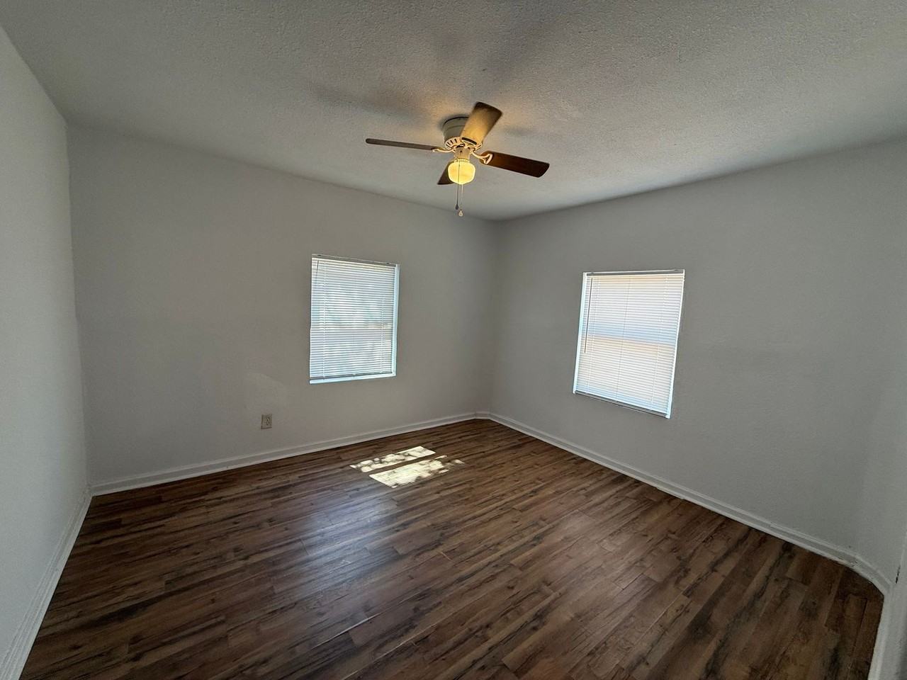 709 E 14th St - Photo 2 of 16