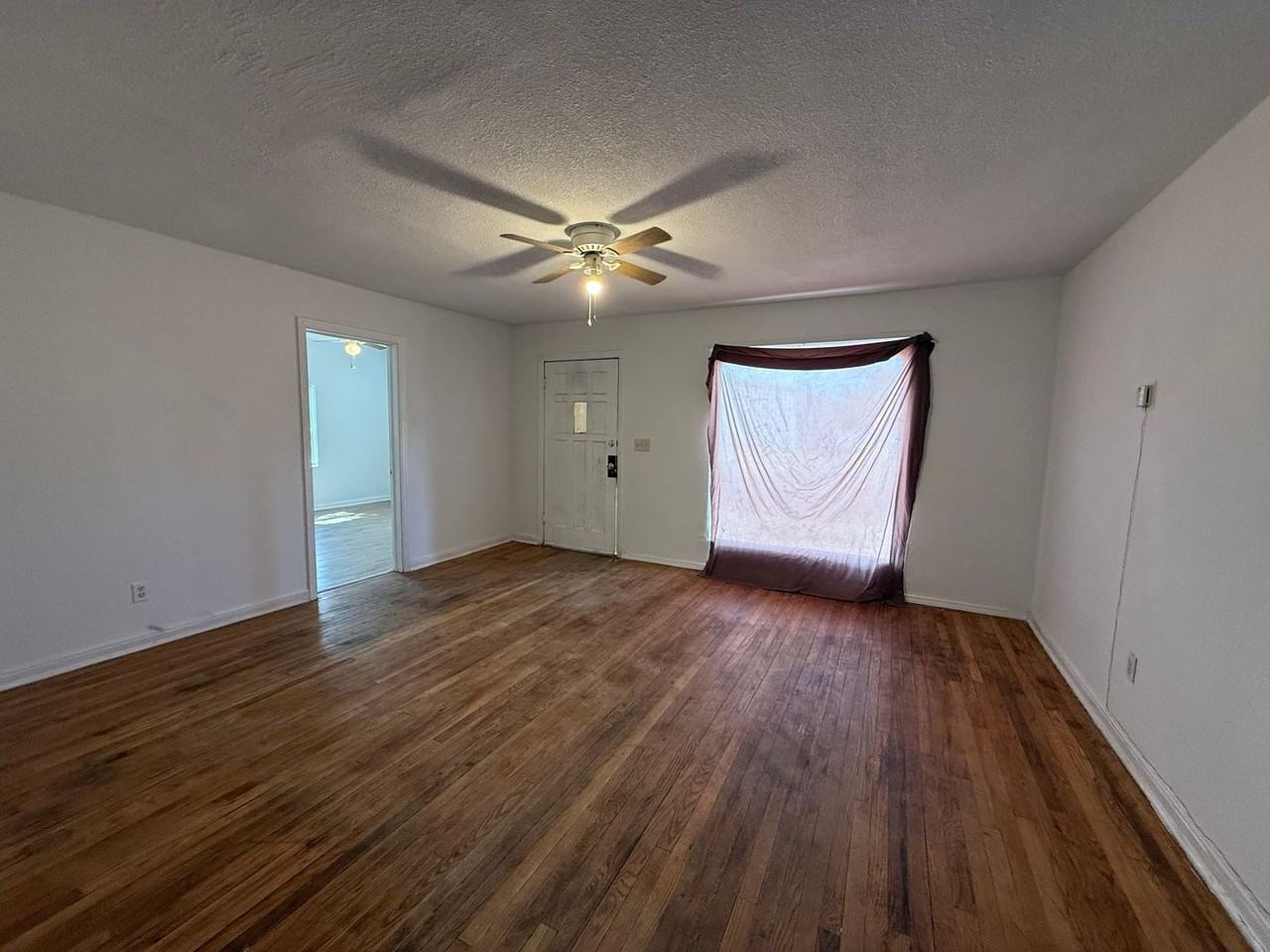 709 E 14th St - Photo 5 of 16