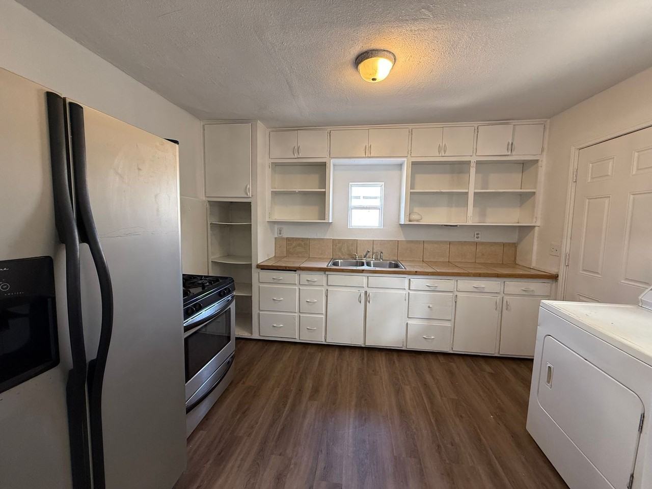 709 E 14th St - Photo 6 of 16