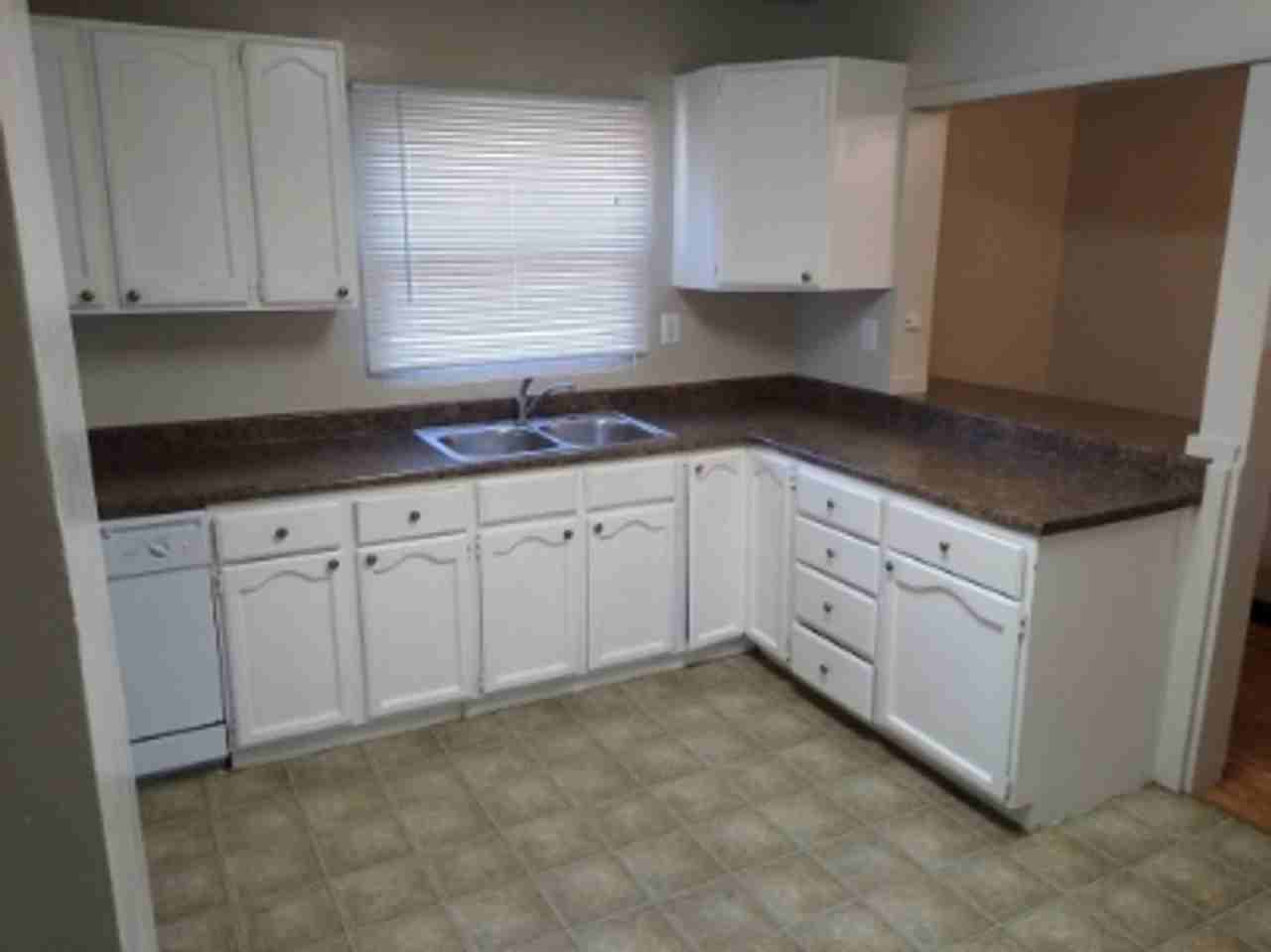 106 S 400 E - Photo 7 of 25