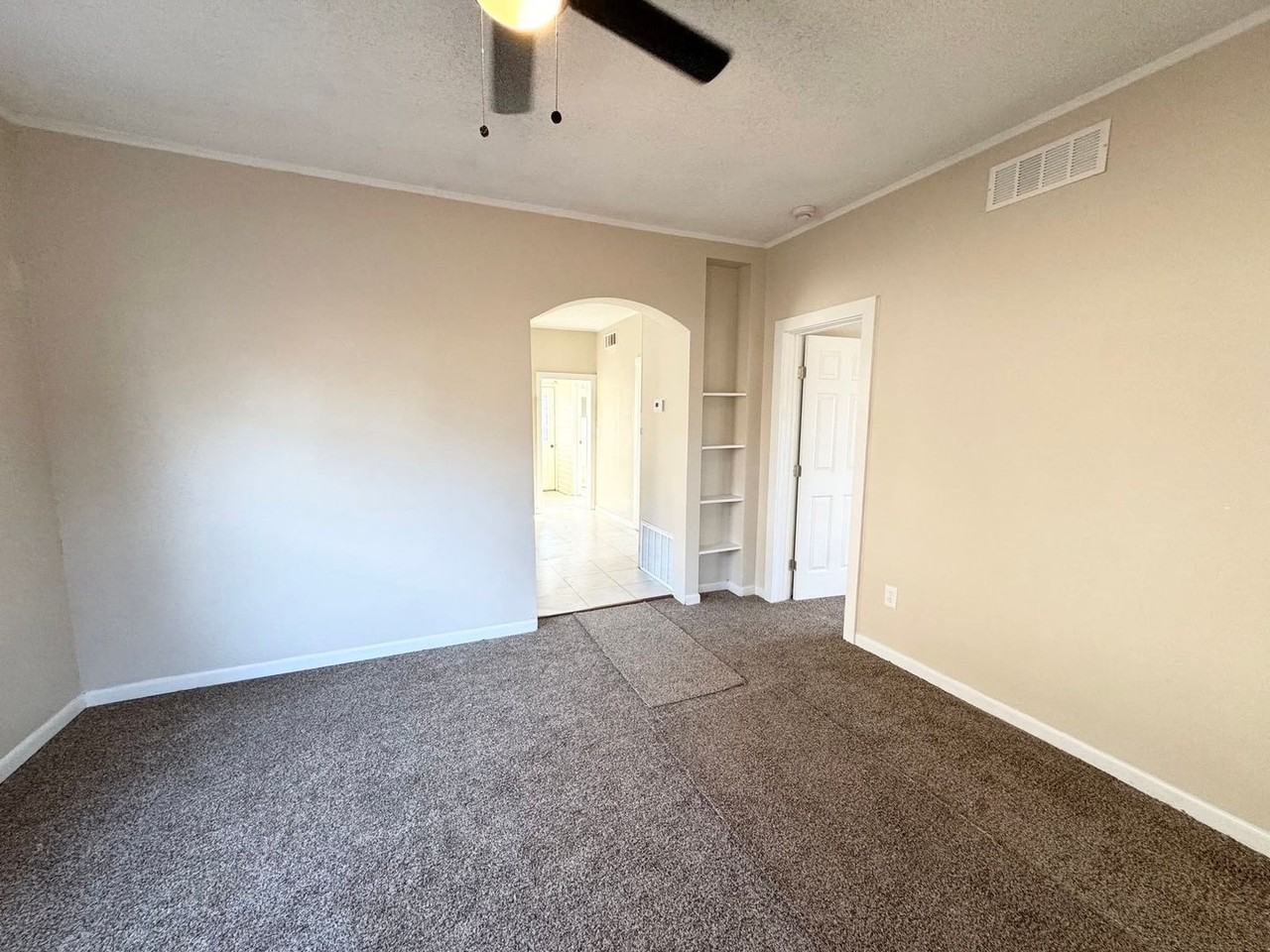 222 N Lee St - Photo 5 of 15