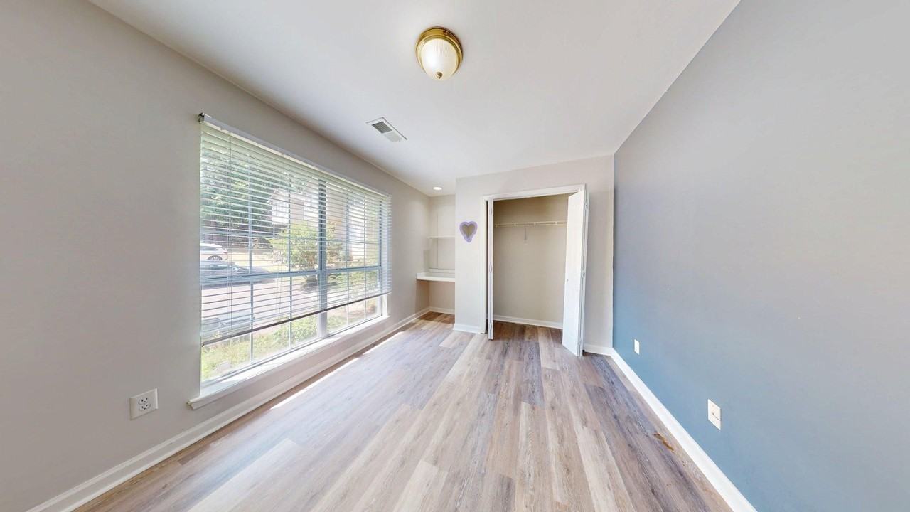 500 Greentree Ter - Photo 2 of 24