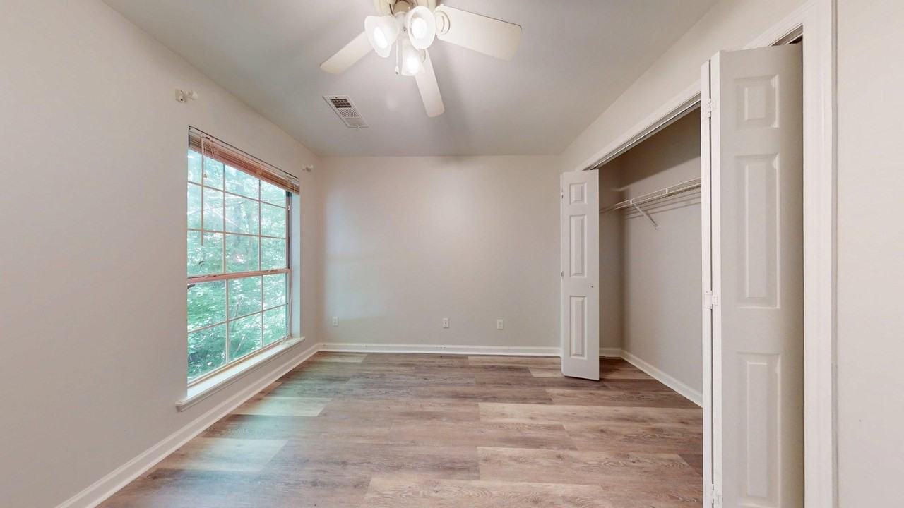 500 Greentree Ter - Photo 4 of 24