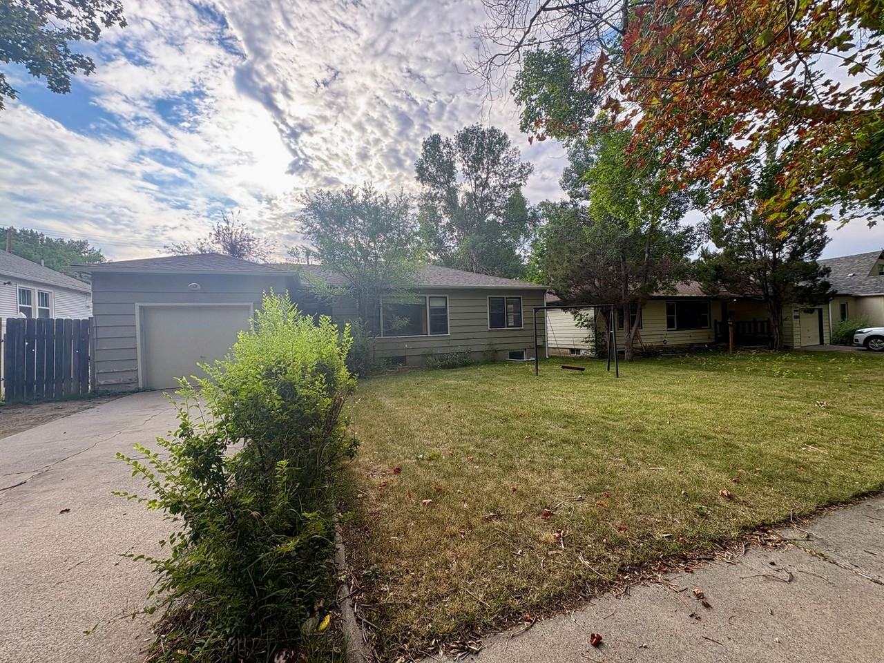 2419 Pine St - Photo 2 of 30