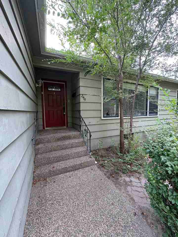 2419 Pine St - Photo 3 of 30