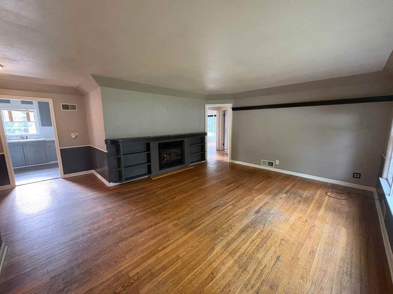 2419 Pine St - Photo 5 of 30