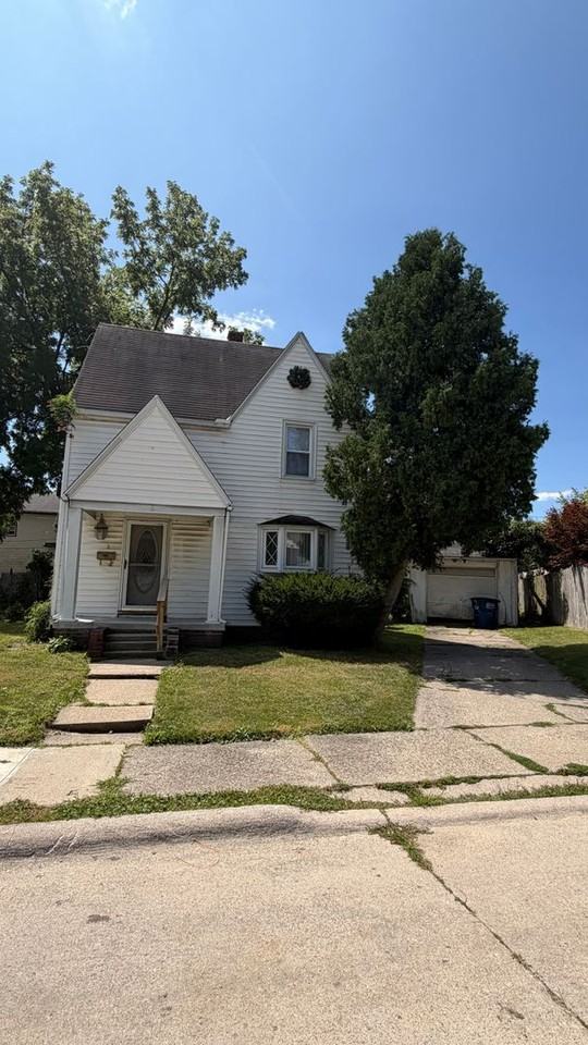 2 Charlevoix Ct - Photo 2 of 11