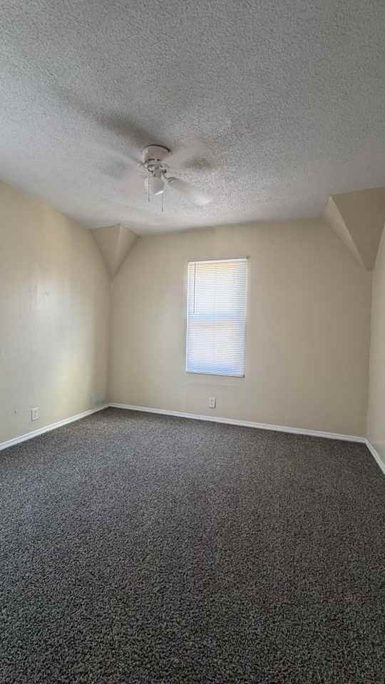 2 Charlevoix Ct - Photo 4 of 11