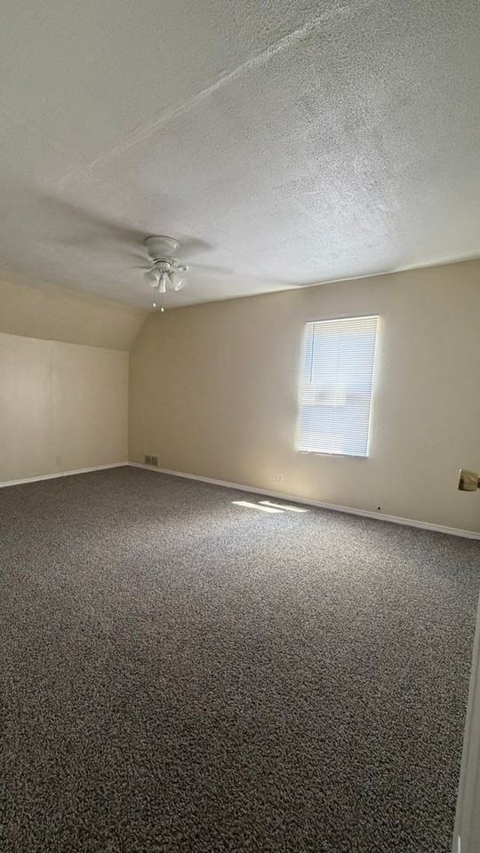 2 Charlevoix Ct - Photo 5 of 11