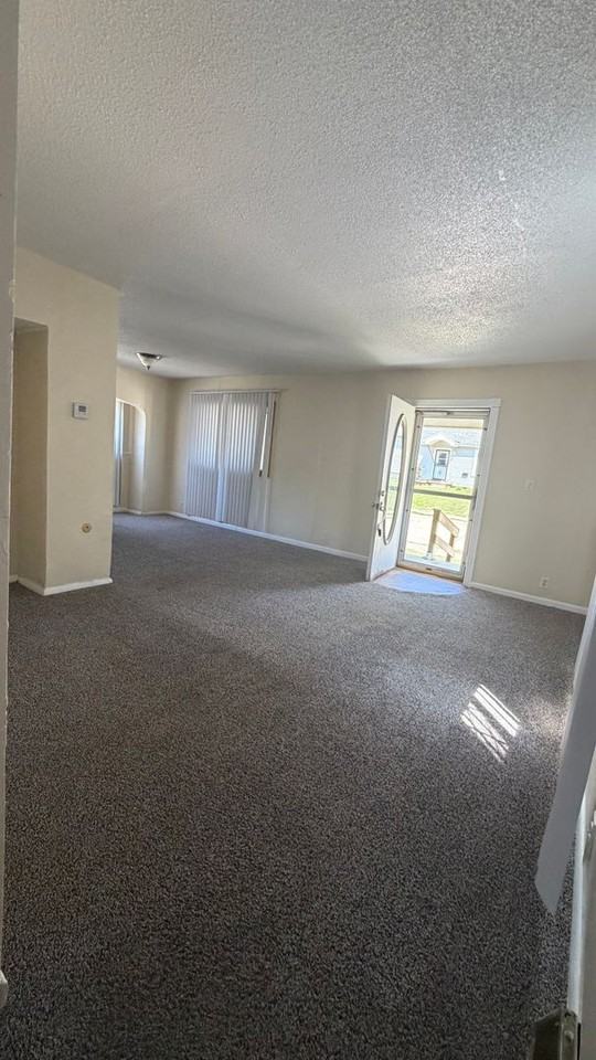 2 Charlevoix Ct - Photo 6 of 11
