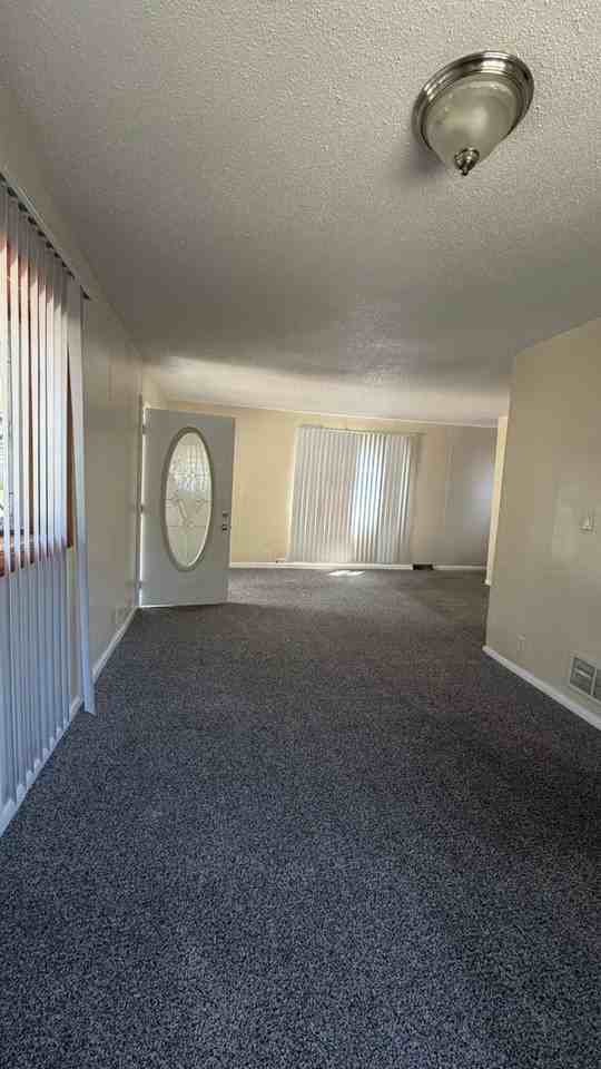 2 Charlevoix Ct - Photo 7 of 11