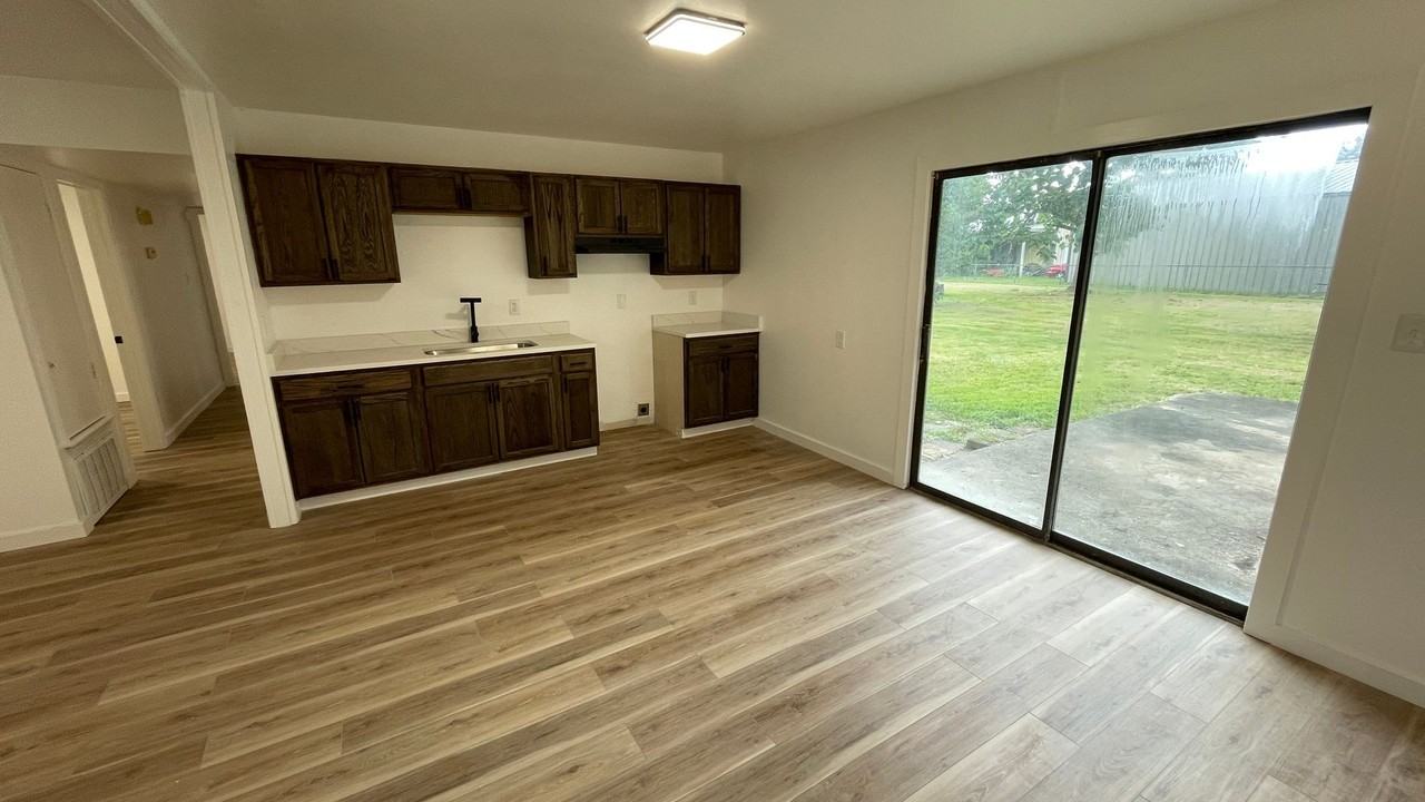6684 Garvin Dr - Photo 4 of 17
