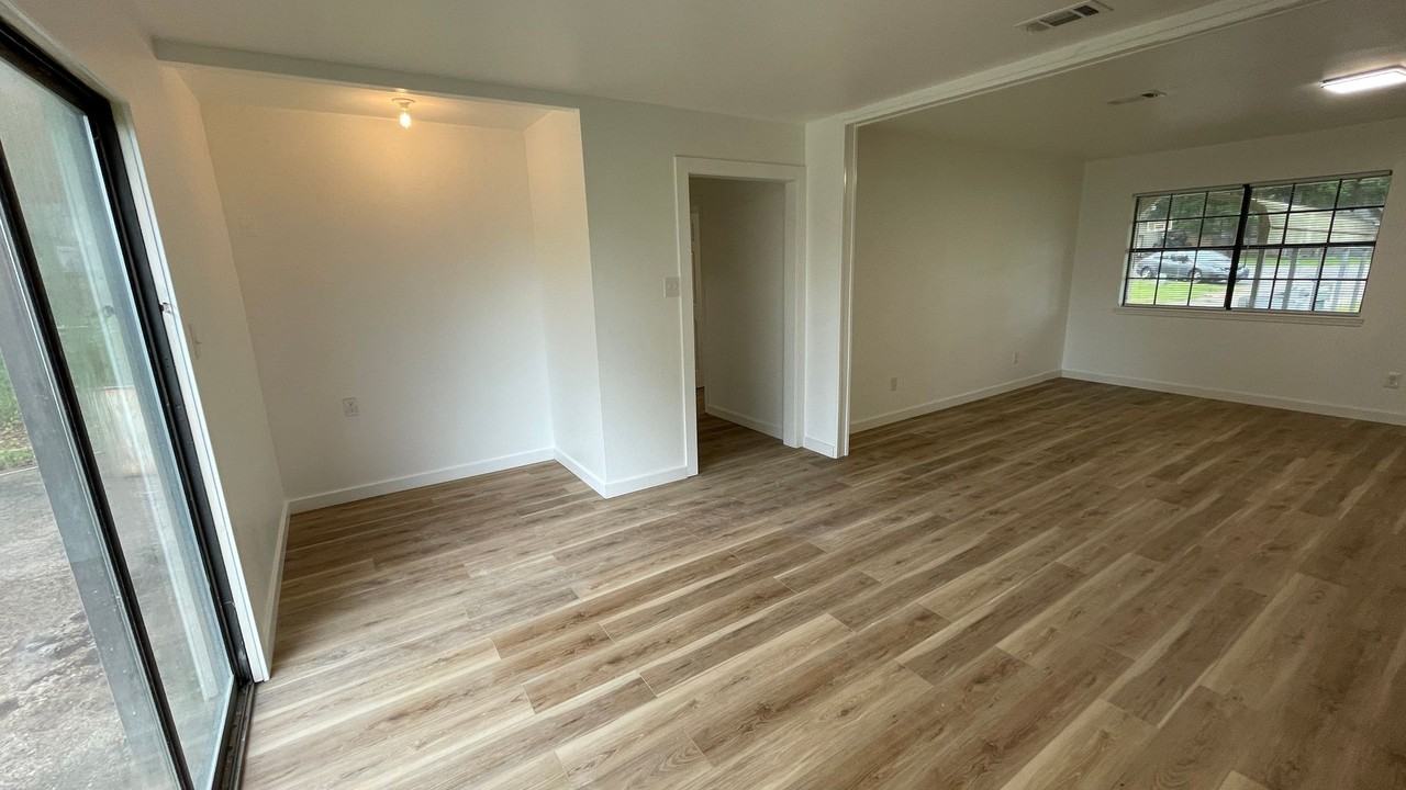 6684 Garvin Dr - Photo 5 of 17