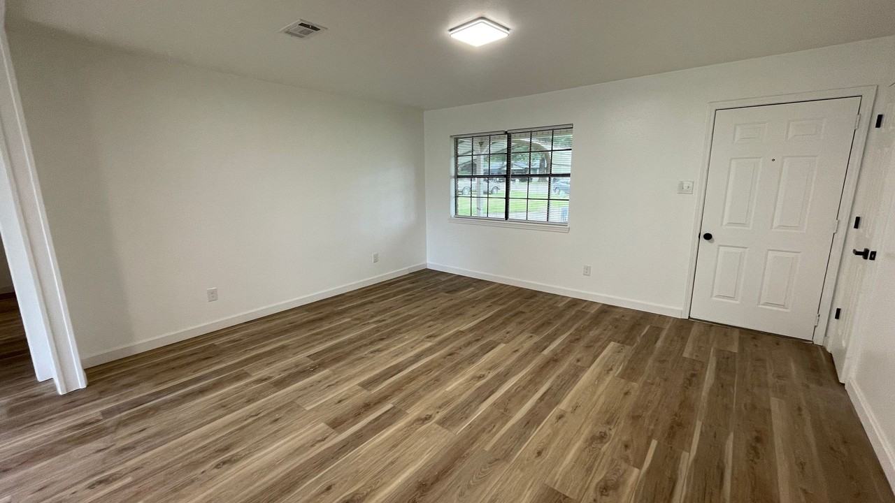 6684 Garvin Dr - Photo 6 of 17