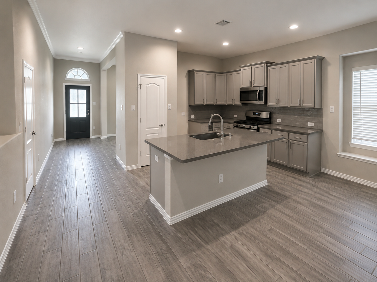 14143 Medina Dr - Photo 3 of 15