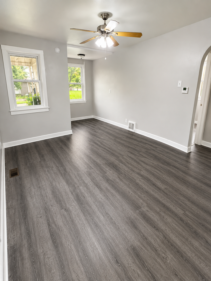 206 S Lake St - Photo 3 of 8
