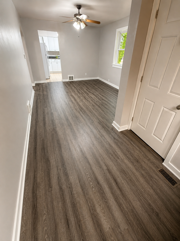 206 S Lake St - Photo 4 of 8