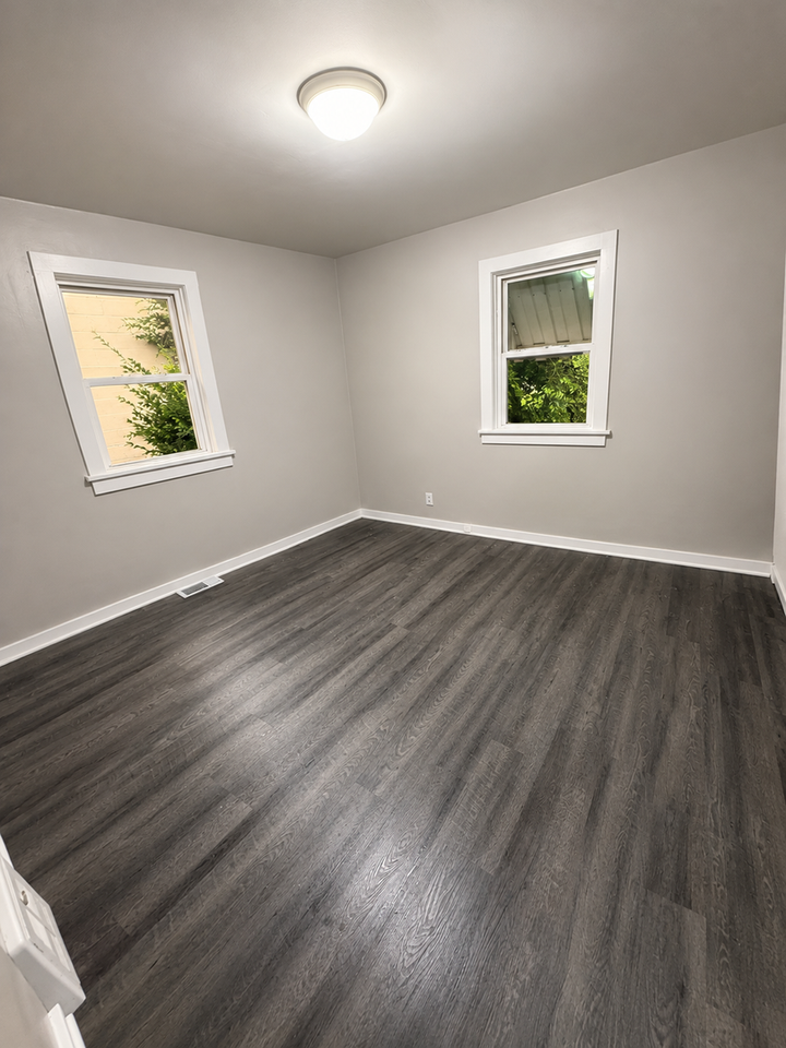 206 S Lake St - Photo 5 of 8
