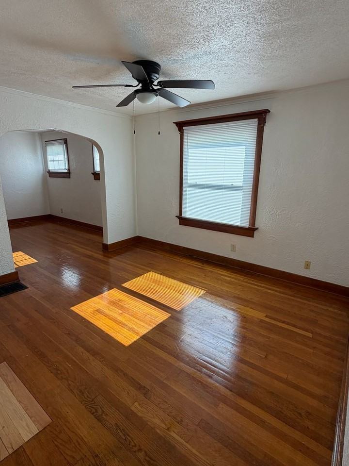 228 Fernwood Ave - Photo 4 of 16