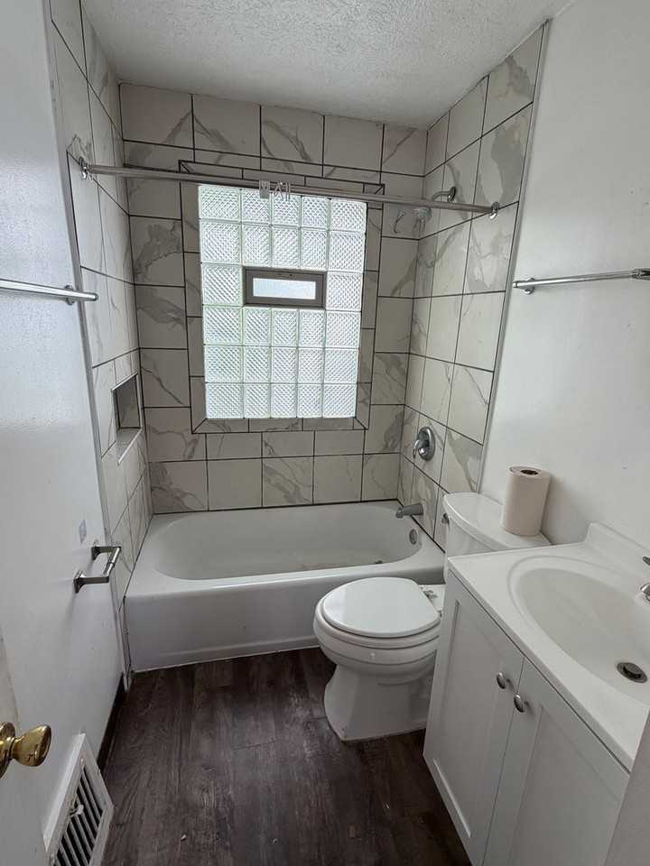 228 Fernwood Ave - Photo 5 of 16
