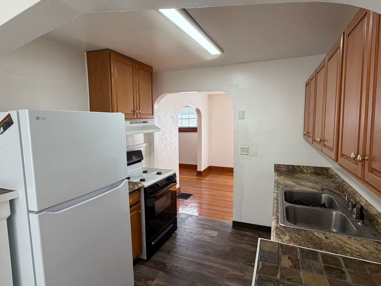 228 Fernwood Ave - Photo 7 of 16