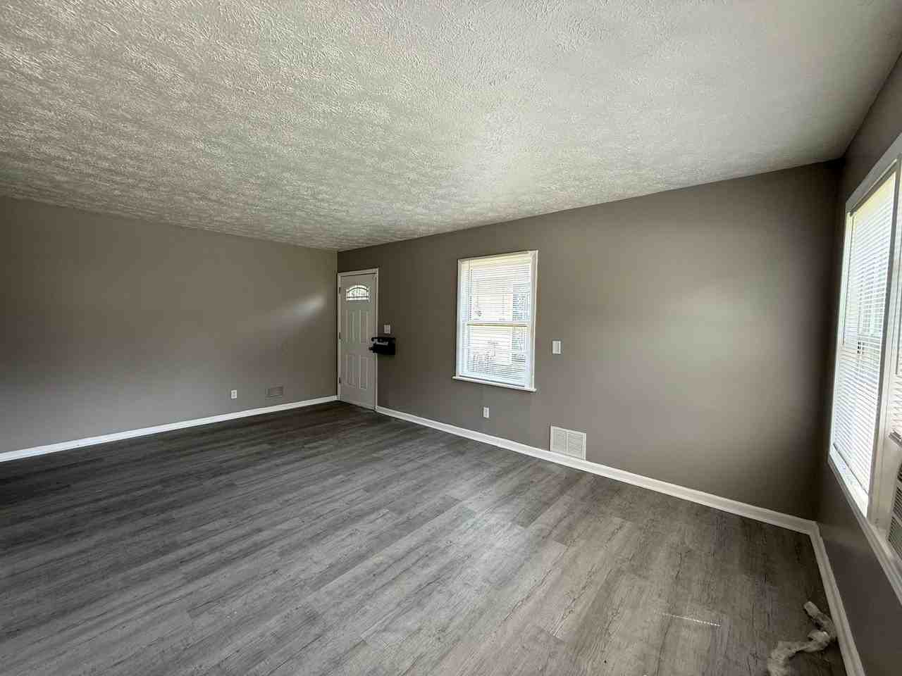 3117 Hovey St - Photo 5 of 11