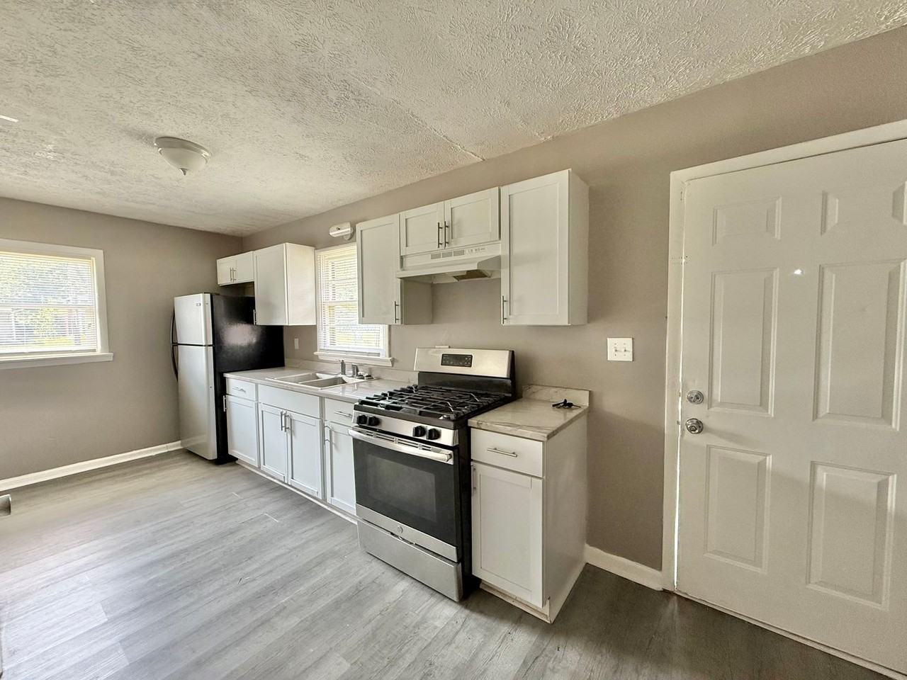 3117 Hovey St - Photo 6 of 11