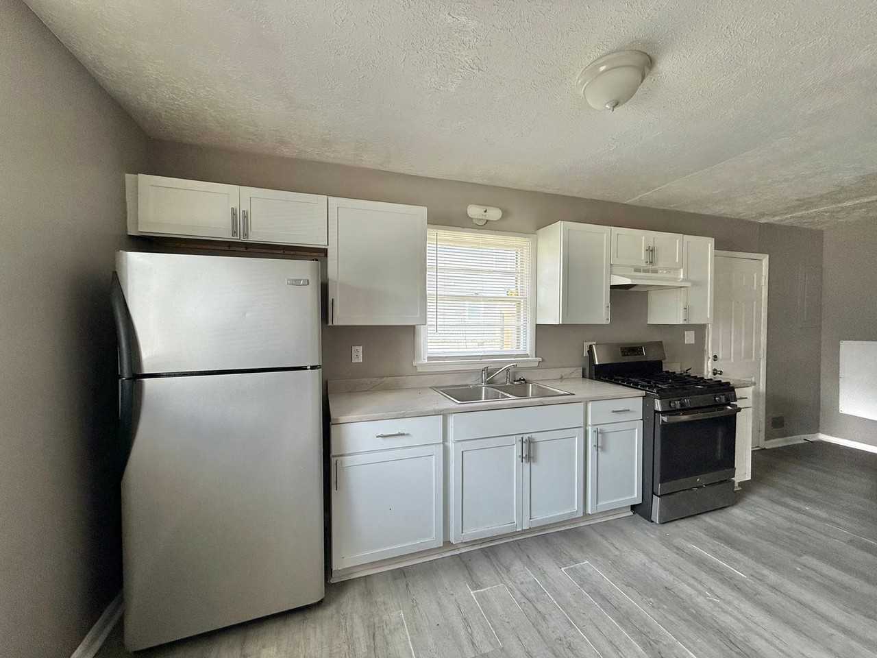3117 Hovey St - Photo 7 of 11
