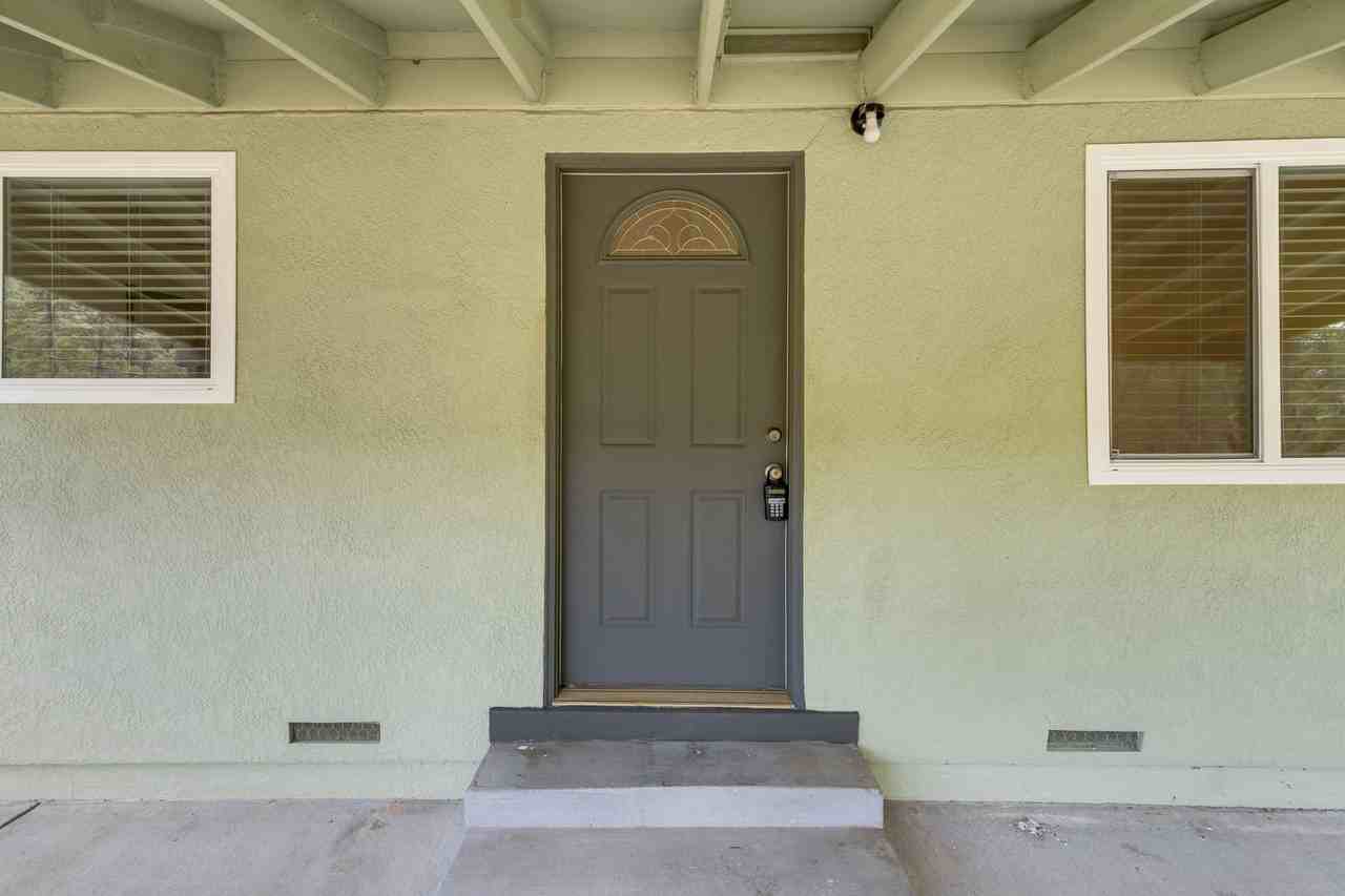 1019 Mount Aukum Ct - Photo 4 of 32