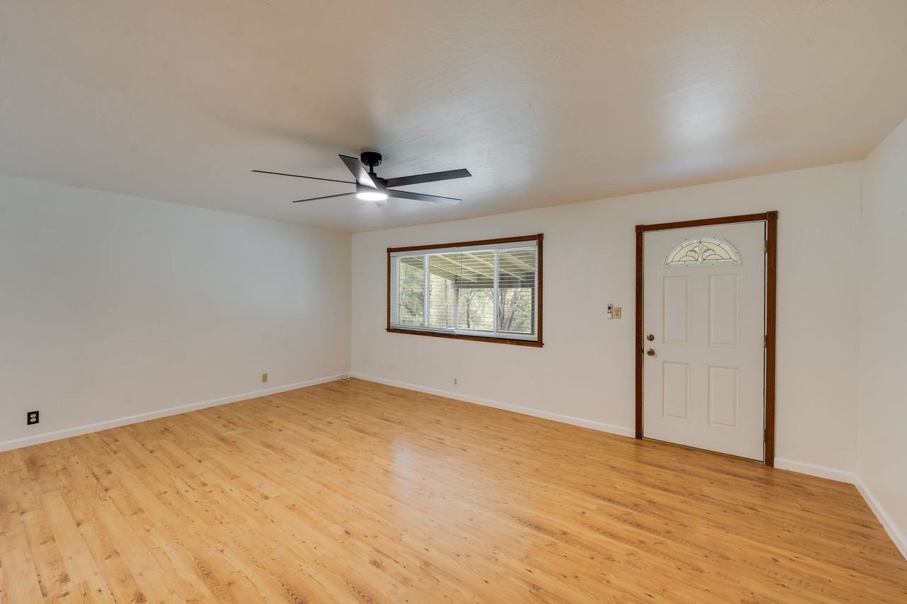 1019 Mount Aukum Ct - Photo 6 of 32