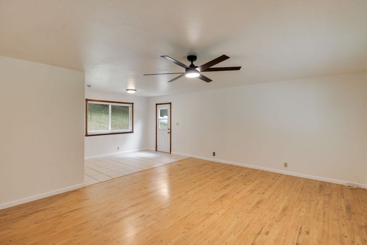 1019 Mount Aukum Ct - Photo 7 of 32