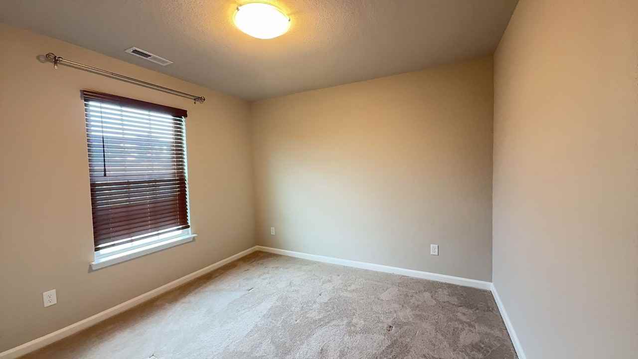 111 Honor Ln - Photo 5 of 9
