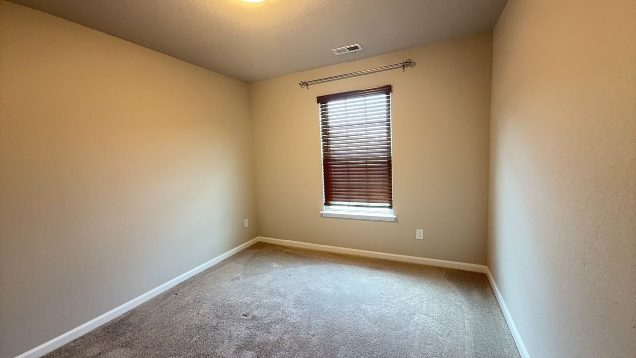 111 Honor Ln - Photo 6 of 9