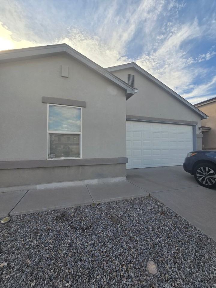 5325 Caprock Ct Ne - Photo 2 of 15