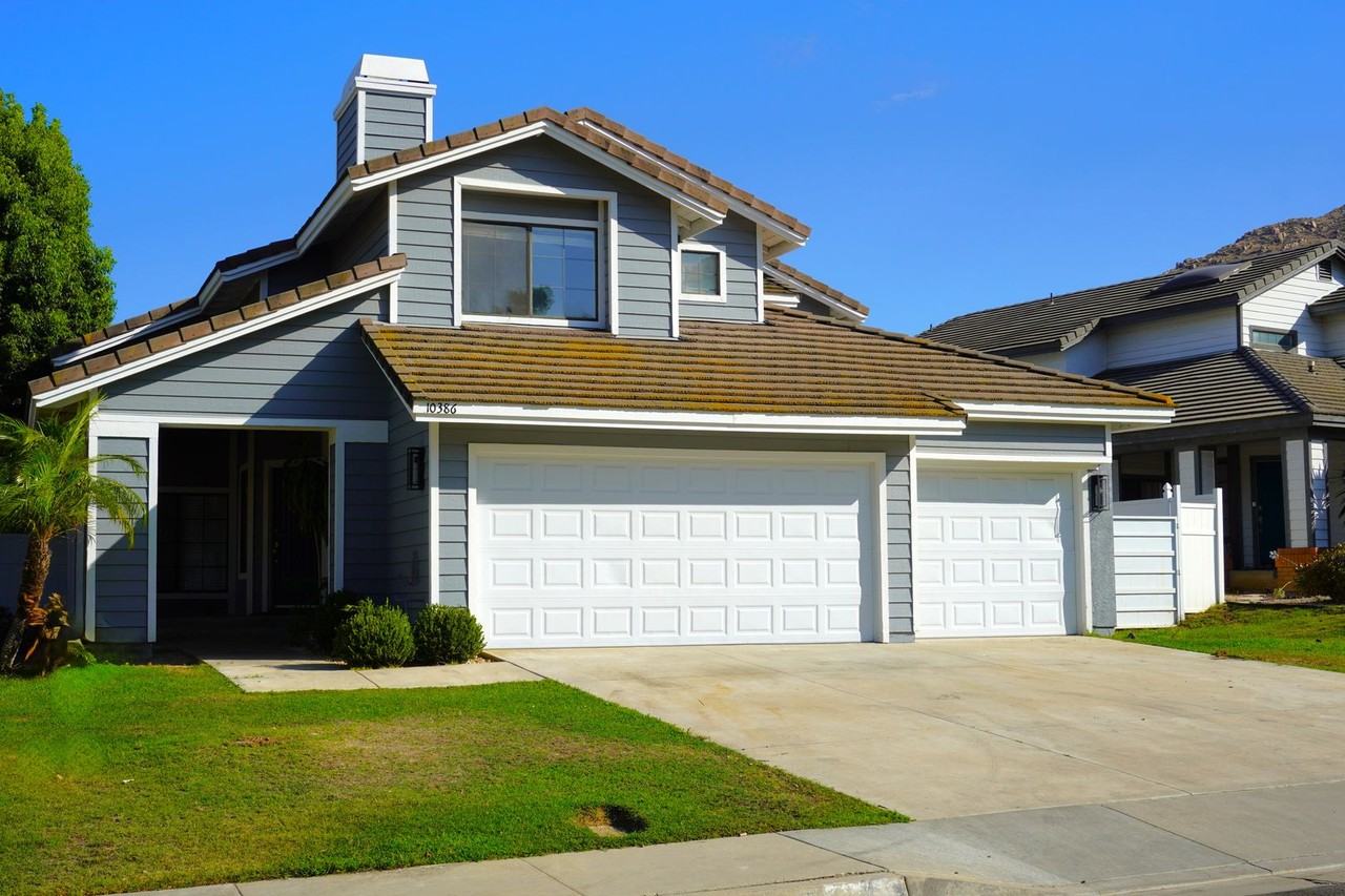 10386 Meadow Creek Dr - Photo 2 of 44
