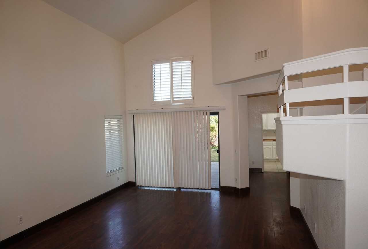 10386 Meadow Creek Dr - Photo 5 of 44