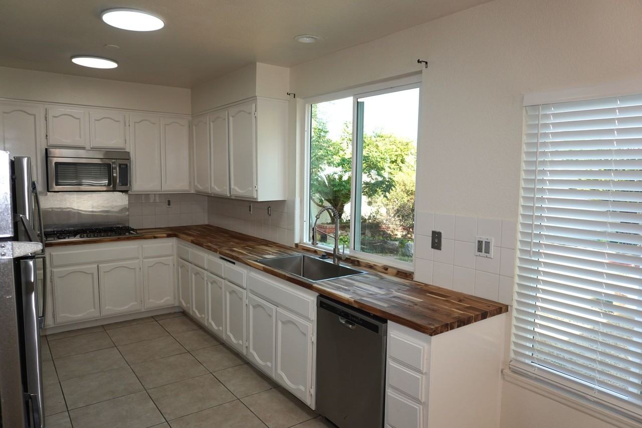 10386 Meadow Creek Dr - Photo 6 of 44