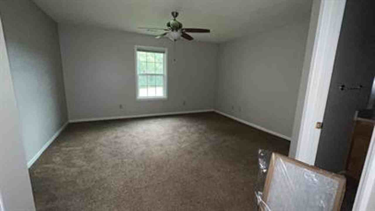 44 Webb Ct Ne - Photo 4 of 16
