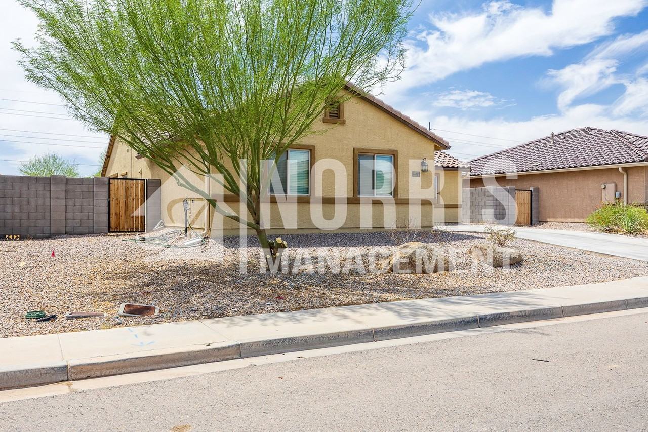 2577 N Agave Ln - Photo 3 of 45